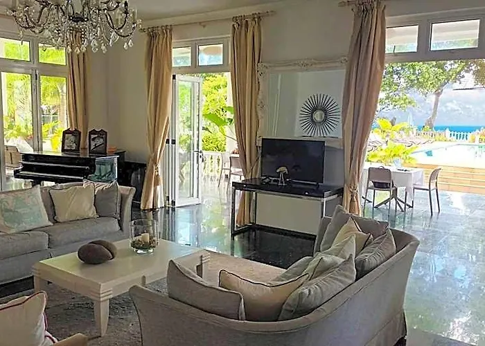 Hotel Chateau Elysium Victoria